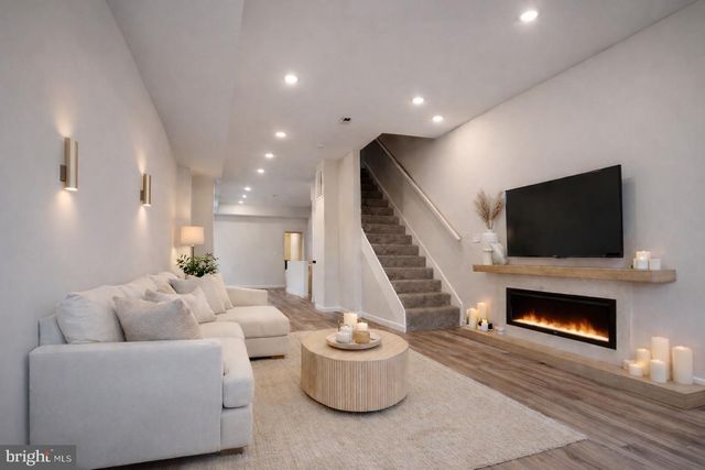 2600 E HOFFMAN ST, Baltimore, MD 21213