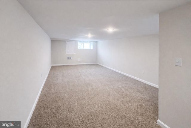 2600 E HOFFMAN ST, Baltimore, MD 21213