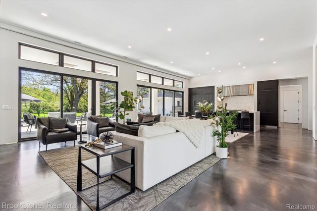 4144 ROUGE CIRCLE Drive, Troy, MI 48098