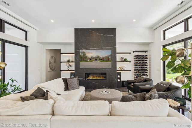 4144 ROUGE CIRCLE Drive, Troy, MI 48098