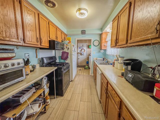 16641 Ryland, Redford Charter Township, MI 48240