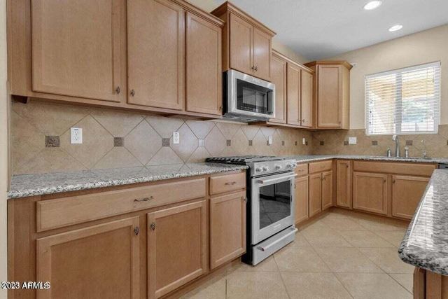 5542 W Kowalsky Lane, Laveen, AZ 85339