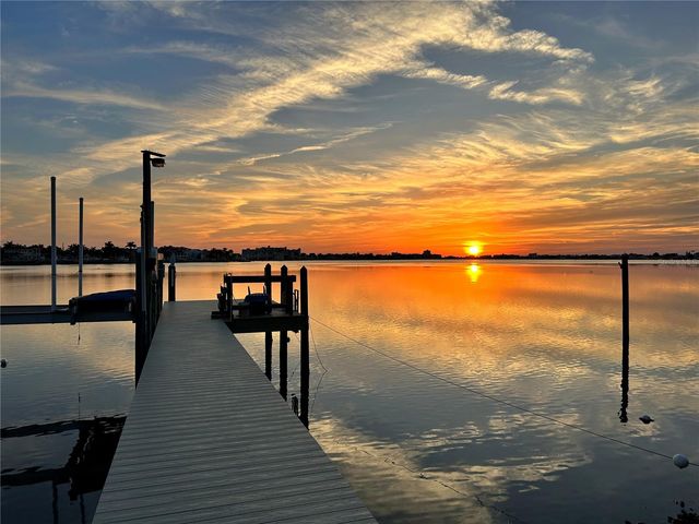 311 SUNSET DRIVE N, St Petersburg, FL 33710