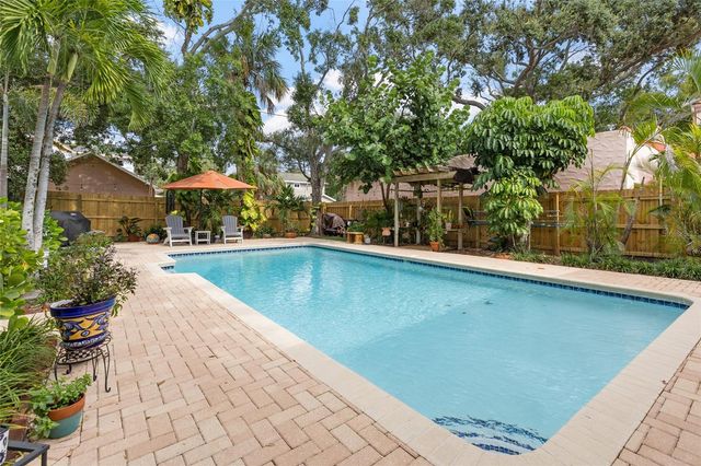 311 SUNSET DRIVE N, St Petersburg, FL 33710