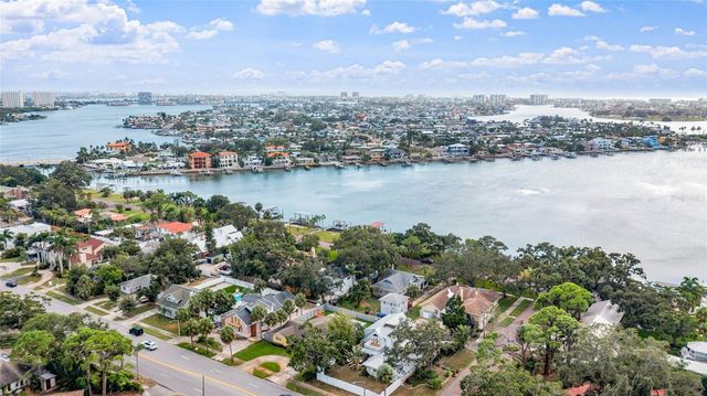 311 SUNSET DRIVE N, St Petersburg, FL 33710