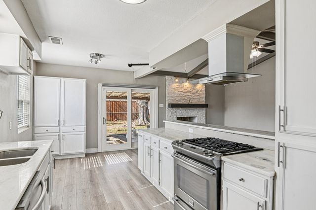 596 Surf Street, Lewisville, TX 75067