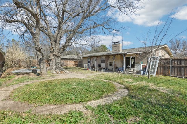 596 Surf Street, Lewisville, TX 75067