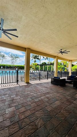 3355 W 90th Ter, Hialeah, FL 33018