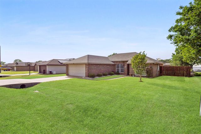 3928 Country Meadows Circle, Granbury, TX 76049