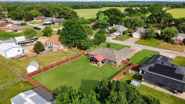 3928 Country Meadows Circle, Granbury, TX 76049