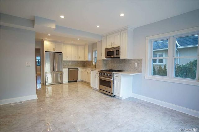 85 Franklin Avenue, Lynbrook, NY 11563