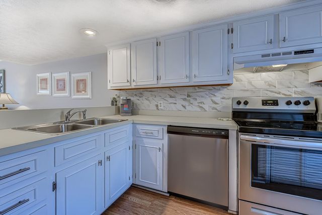 816 9th Ave S Apt 205C, North Myrtle Beach, SC 29582