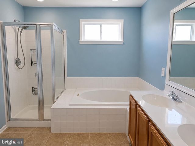 20 CLEMENS LN, Blackwood, NJ 08012
