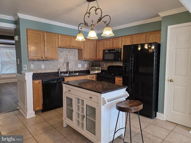 20 CLEMENS LN, Blackwood, NJ 08012