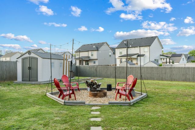 615 Bassett Ln, Clarksville, TN 37043