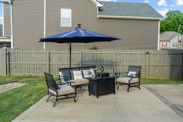 615 Bassett Ln, Clarksville, TN 37043