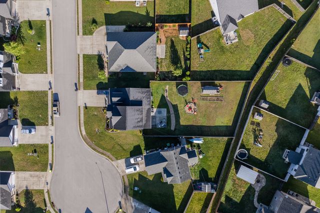 615 Bassett Ln, Clarksville, TN 37043