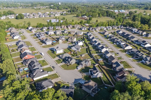 615 Bassett Ln, Clarksville, TN 37043