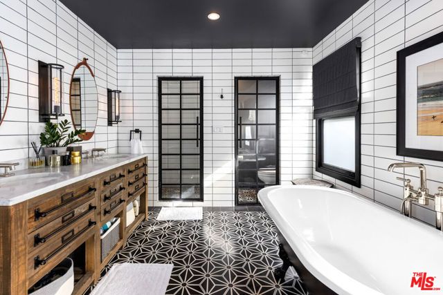 745 N Laurel Avenue, Los Angeles, CA 90046