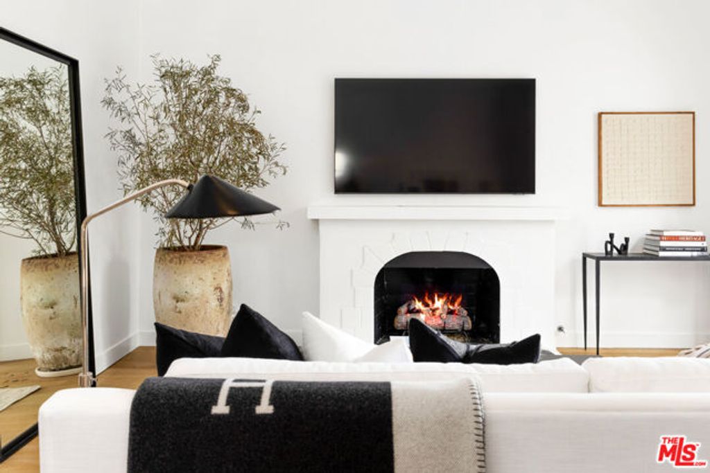 745 N Laurel Avenue, Los Angeles, CA 90046