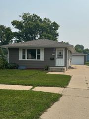 406 22nd Street S, Fargo, ND 58103