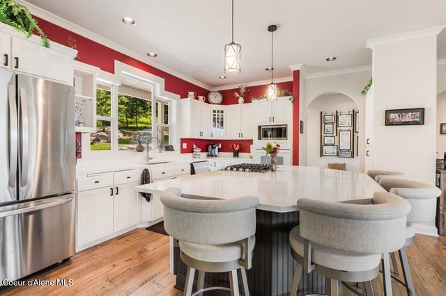 90 Riverview Cir, Sandpoint, ID 83864