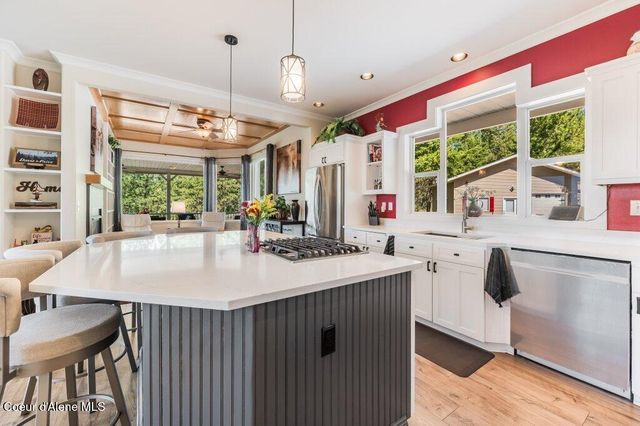 90 Riverview Cir, Sandpoint, ID 83864
