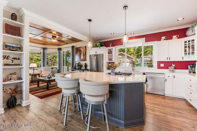 90 Riverview Cir, Sandpoint, ID 83864