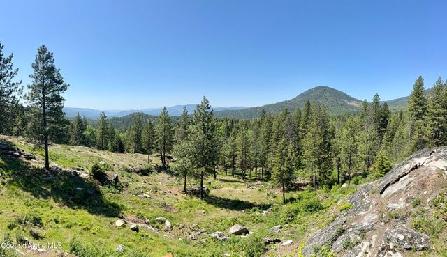 90 Riverview Cir, Sandpoint, ID 83864