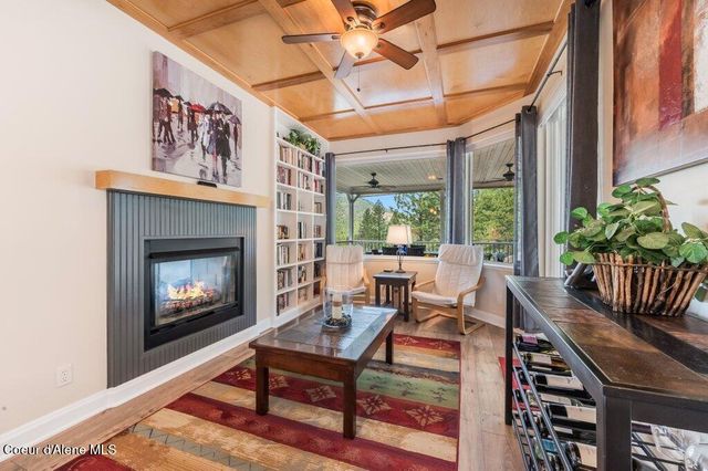 90 Riverview Cir, Sandpoint, ID 83864