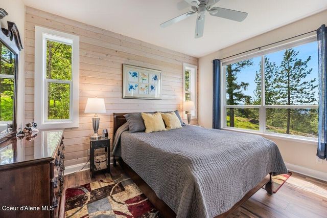 90 Riverview Cir, Sandpoint, ID 83864
