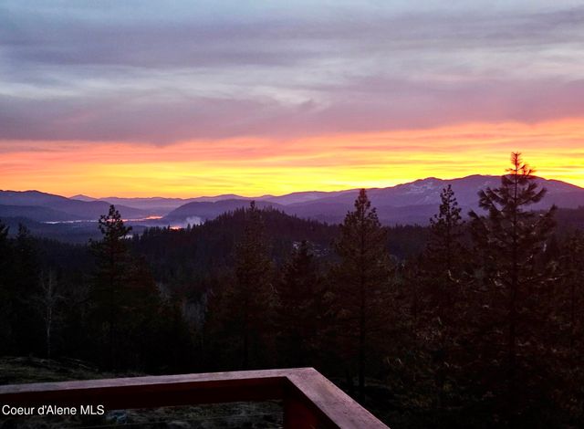 90 Riverview Cir, Sandpoint, ID 83864