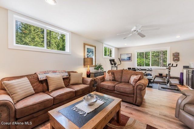 90 Riverview Cir, Sandpoint, ID 83864