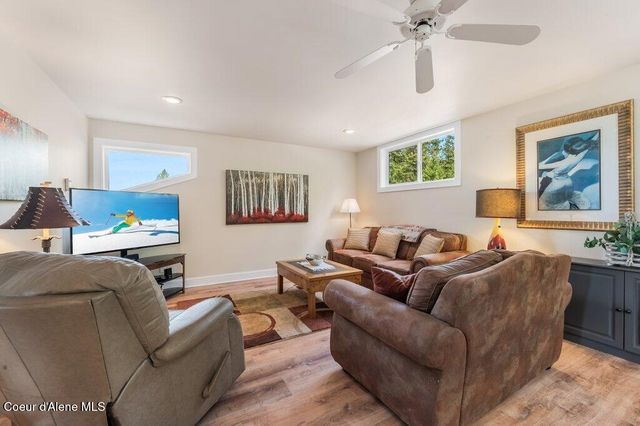 90 Riverview Cir, Sandpoint, ID 83864