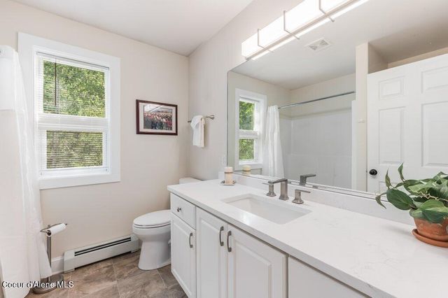 90 Riverview Cir, Sandpoint, ID 83864