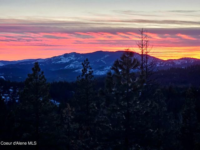 90 Riverview Cir, Sandpoint, ID 83864