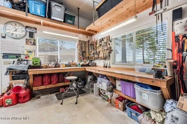 90 Riverview Cir, Sandpoint, ID 83864