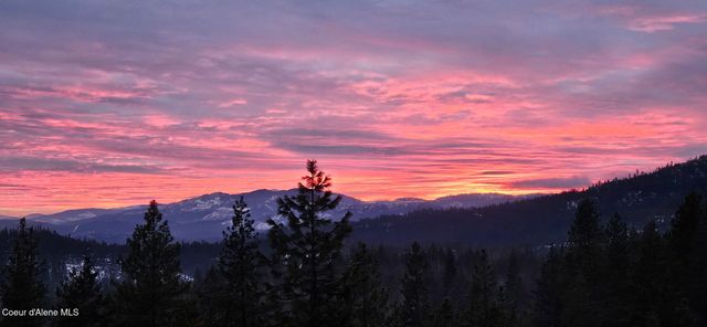90 Riverview Cir, Sandpoint, ID 83864