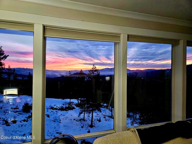 90 Riverview Cir, Sandpoint, ID 83864