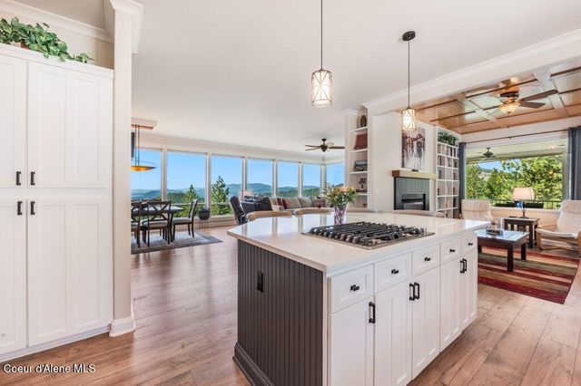 90 Riverview Cir, Sandpoint, ID 83864