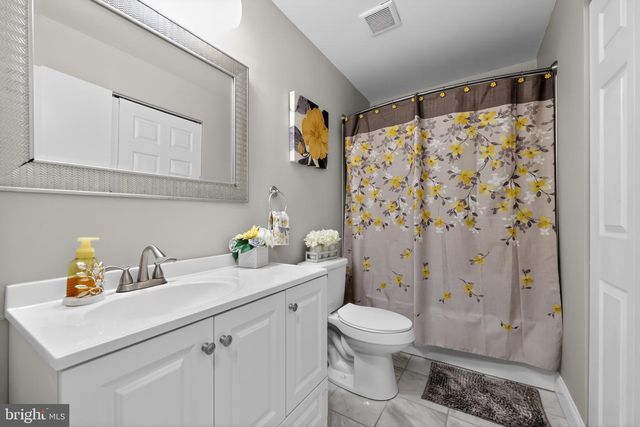 213 TAVISTOCK, Cherry Hill, NJ 08034