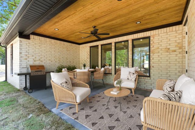 301 Abrielle Lane, Benton, AR 72019