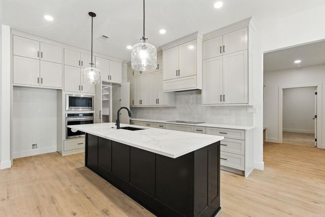 301 Abrielle Lane, Benton, AR 72019