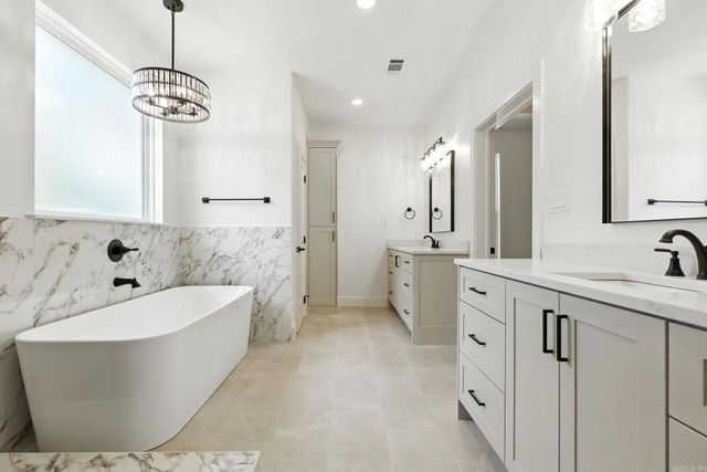 301 Abrielle Lane, Benton, AR 72019