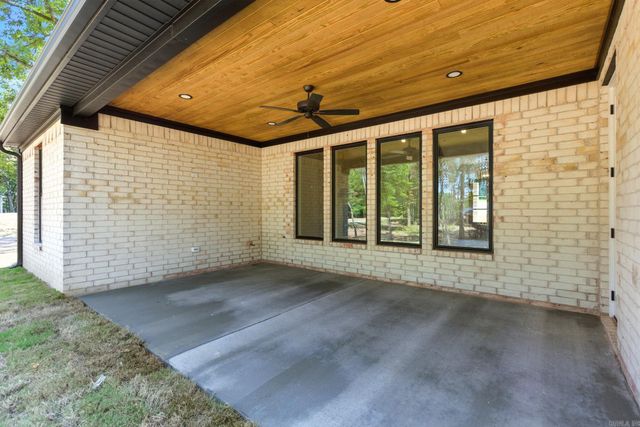 301 Abrielle Lane, Benton, AR 72019