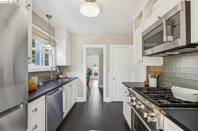 4258 Lakeshore Ave, Oakland, CA 94610