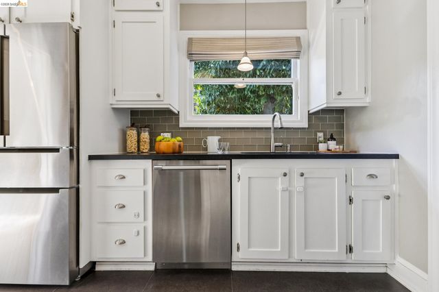 4258 Lakeshore Ave, Oakland, CA 94610