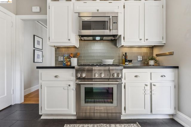4258 Lakeshore Ave, Oakland, CA 94610