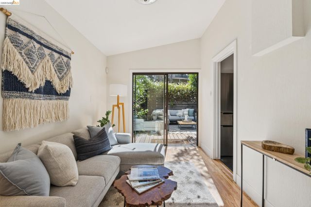 4258 Lakeshore Ave, Oakland, CA 94610