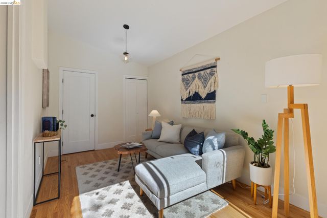 4258 Lakeshore Ave, Oakland, CA 94610